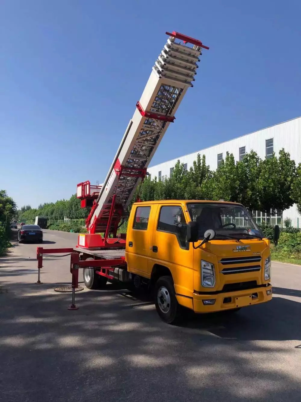 张家口宣化附近的云梯车出租服务：轻松解决高空作业需求